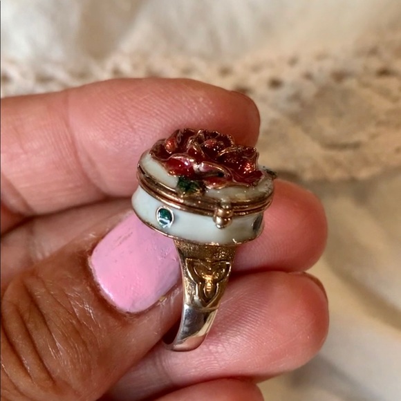 Rose Skull & Bones Ring S8 with Secret Compartment - Picture 8 of 12